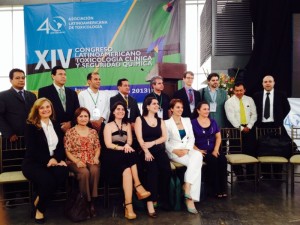 Dra. Anna Z. Tagliaferro en la extrema izquierda de la foto. El sr. Jose de Carpio, en el extremo izquierdo en la segunda fila.