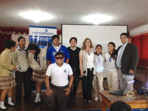 Grupo de estudiantes que recibieron la capacitacion en prevención y educación de drogas